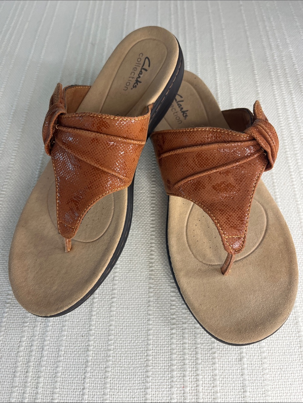 Clarks Women's Laurieann Rae, Rusty Brown Knot Thong Sandals, US ladies 8.5